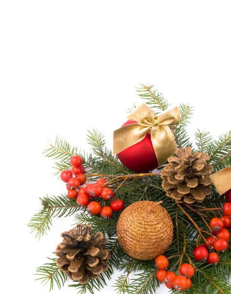 Bola de vidro vermelho e vela espumante decoração de Natal — Fotografia de Stock