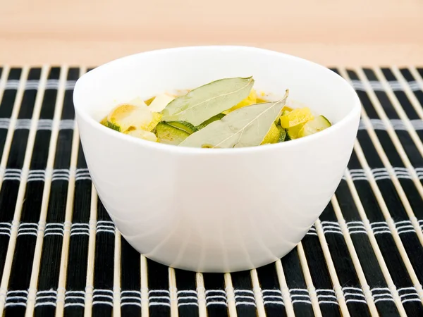 Bowl of vegetarian zucchini and paprika soup — Stock Photo, Image