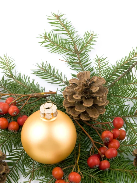 Goldene Glaskugel - Weihnachtsdekoration — Stockfoto