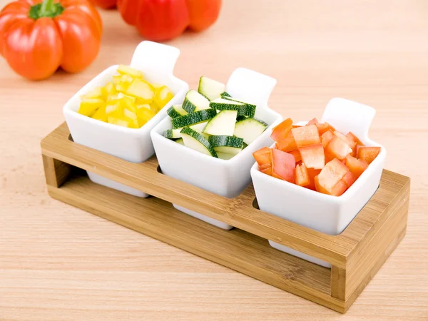 Hälsosamt mellanmål - ny grönsak — Stockfoto