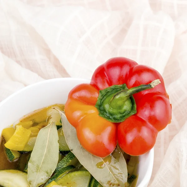 Schüssel mit vegetarischer Suppe — Stockfoto