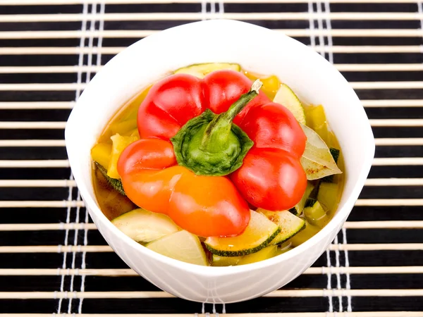 Чаша вегетарианского супа — стоковое фото