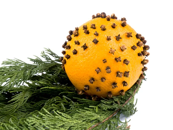 Decoração de Natal - laranja com especiarias e ramos thuja — Fotografia de Stock