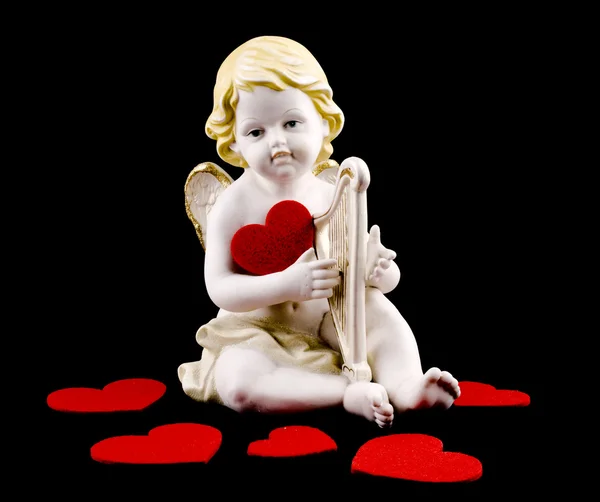 Керамическая Фигура Амура Красным Сердцем Черном Фоне — стоковое фото