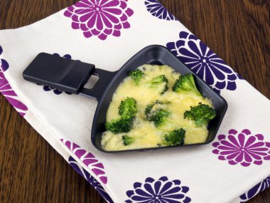 raclette peynirli brokoli