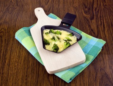 raclette peynirli brokoli
