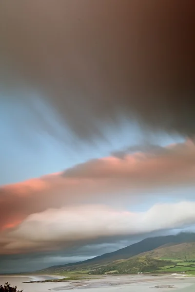 아이 랜드 해안 dingle 반도 어두운 구름 — 스톡 사진