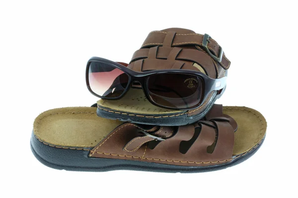 Солнечные очки и сандалии . — стоковое фото
