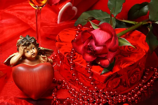 Decoración Para Día San Valentín Con Corazón Rosa Copas Champán —  Fotos de Stock