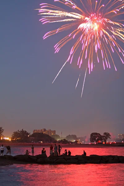 Fireworks Over the Water — Stock Photo, Image
