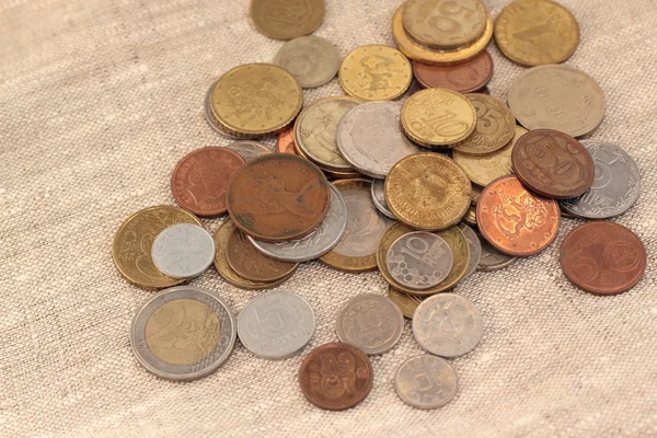 Μέταλλο Νομίσματα Από Διάφορες Χώρες Στο Τραπέζι — Φωτογραφία Αρχείου