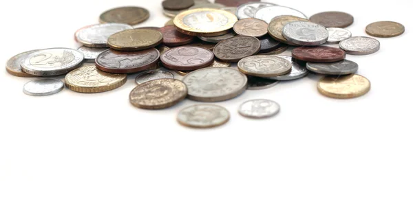 上の表は さまざまな国からの金属の硬貨 — ストック写真