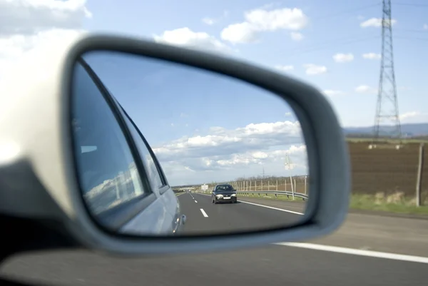 Reflexo do carro no espelho Imagens Royalty-Free