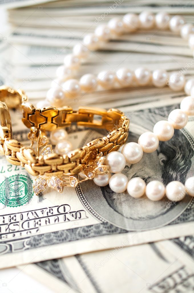 Jewellery with dollars