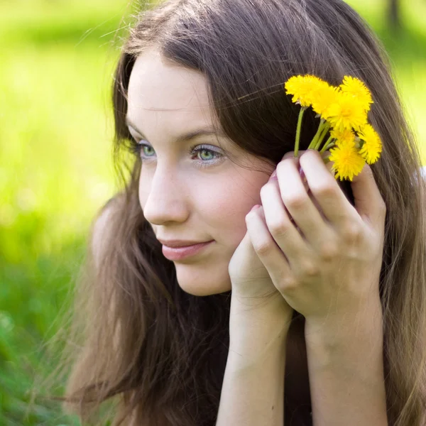 Young Beautiful Teenager Dandelion Bouquet — Stock Photo, Image