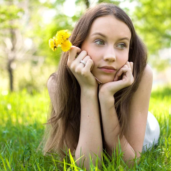 Young beautiful teenager with dandelion bouquet — Stock Photo, Image