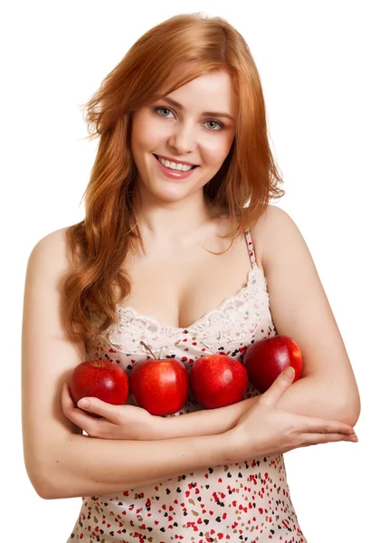 白で隔離される つの赤いりんごを持つ若い幸せな笑顔の女性 — ストック写真