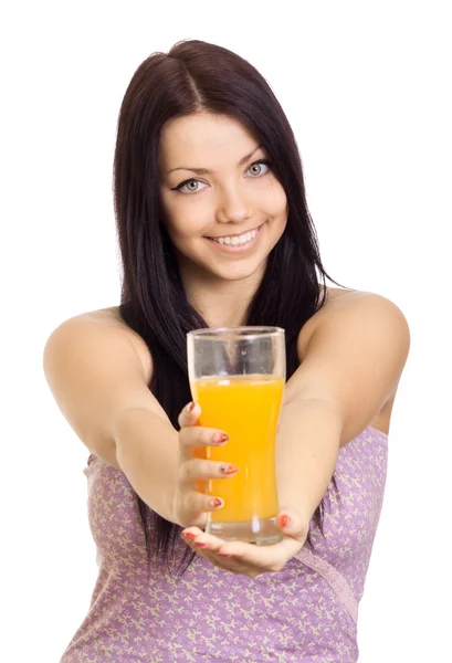 Portret młodej kobiety atrakcyjne zadowolony ze szklanką soku — Zdjęcie stockowe