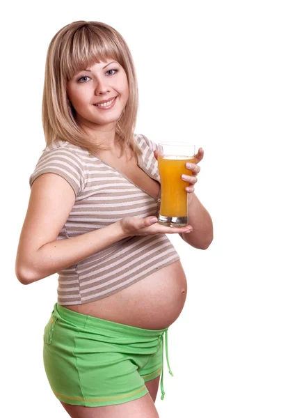 Портрет вагітної жінки з апельсиновим соком в руці ізольовані на — стокове фото