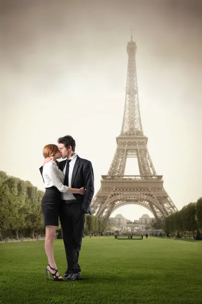 Miłość w Paryżu — Zdjęcie stockowe