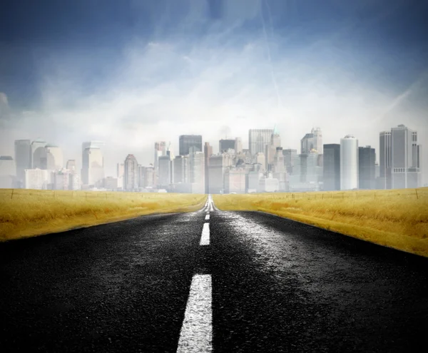 Road to the city — Stock Photo, Image