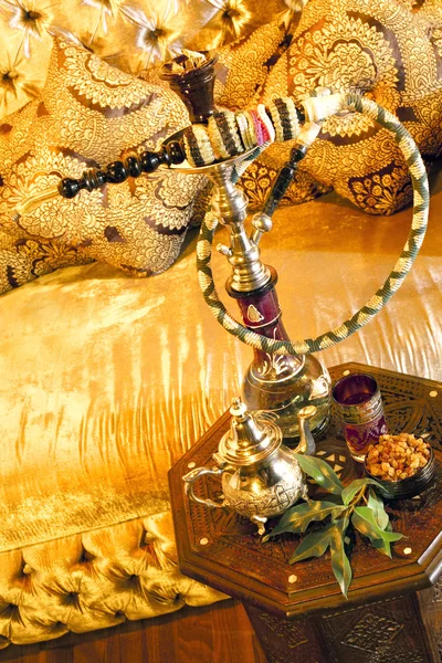 Arabic water pipe with tea set — Stock Photo, Image