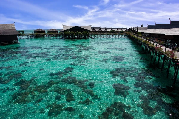 Klart vatten i kapalai island resort — Stockfoto