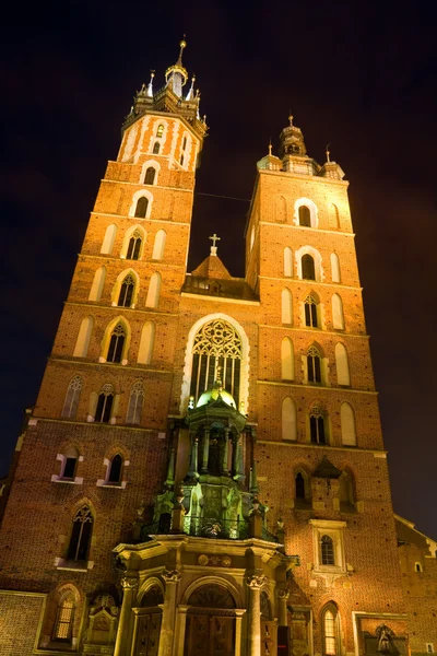 Mariacki Templom Krakkóban Lengyelország Éjszakai Forgatás — Stock Fotó
