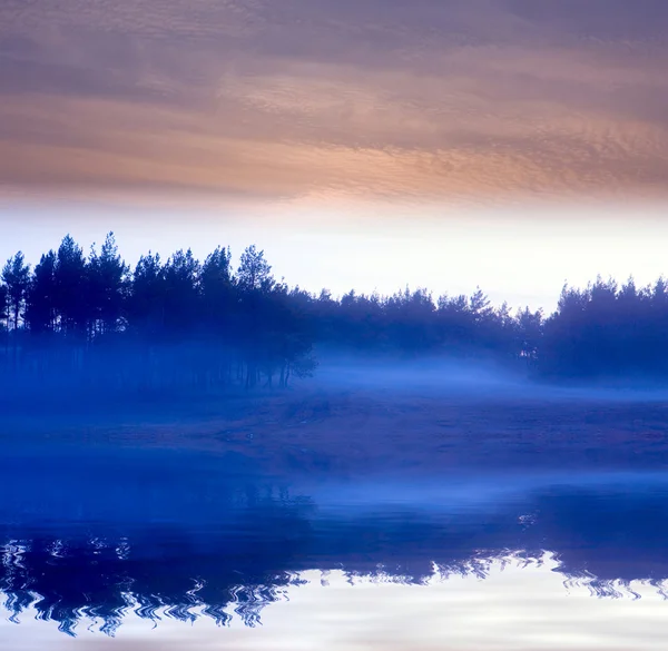 清晨在湖上 — 图库照片