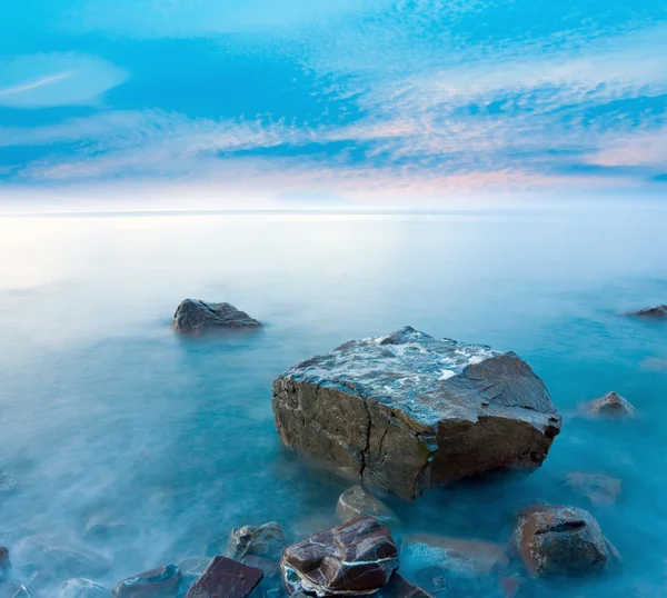 在海水中的石头 — 图库照片