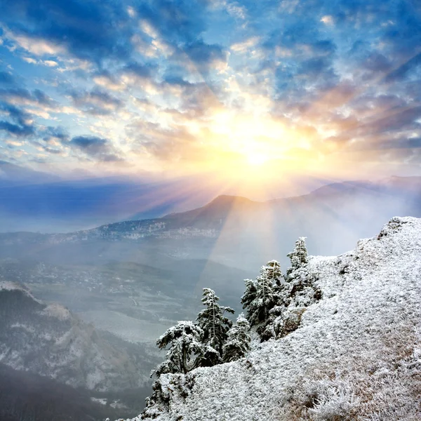 Vinter kväll i bergen — Stockfoto
