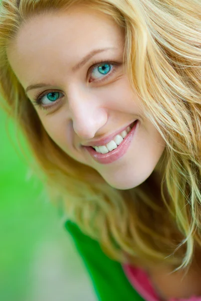 Jonge blonde portret — Stockfoto