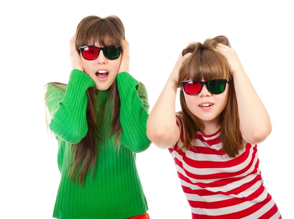 Hermanas divirtiéndose mientras ven películas en 3D —  Fotos de Stock