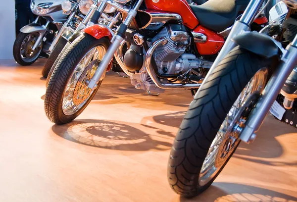 Frente Poderosas Motocicletas Alinhadas Para Venda — Fotografia de Stock