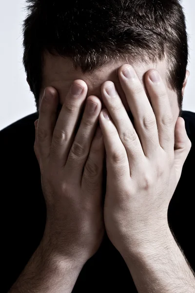 Έννοια Της Ψυχικής Βλάβης Κατάθλιψη Άνθρωπος Που Καλύπτει Πρόσωπό Του — Φωτογραφία Αρχείου