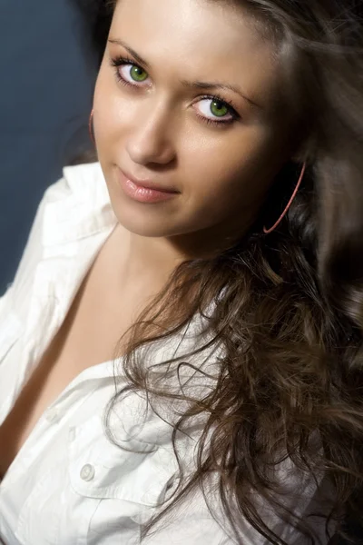 Mujer Joven Sensual Con Hermosos Ojos Verdes —  Fotos de Stock