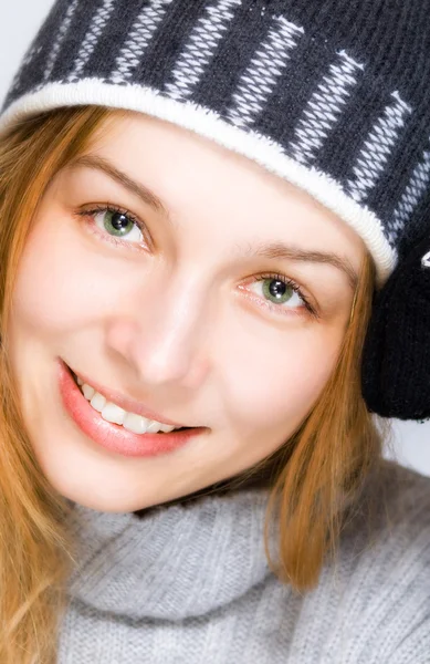 Retrato Inverno Close Jovem Com Belos Olhos Verdes — Fotografia de Stock