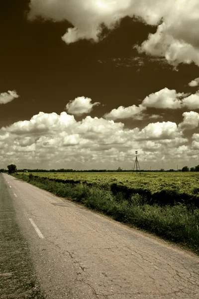 Surrealistisk Syn Land Knäckt Road — Stockfoto