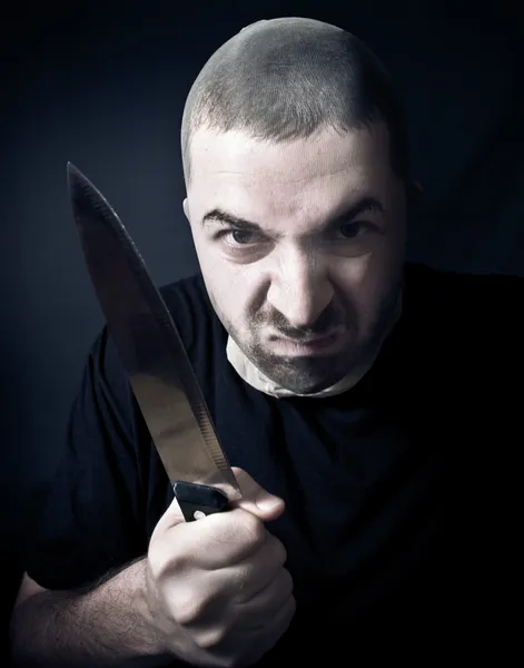 Hässlicher Verbrecher mit Messer in der Hand — Stockfoto