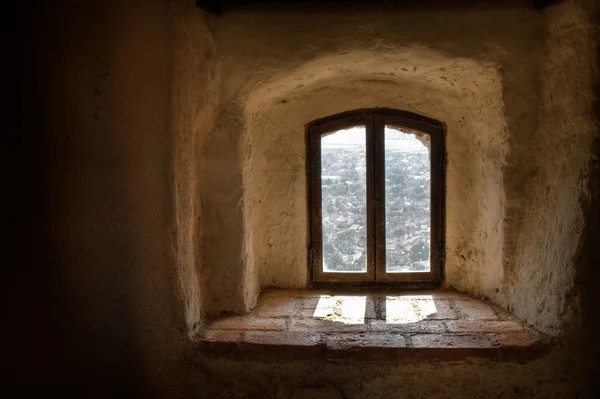 Altes Fenster Aus Dem Inneren Einer Mittelalterlichen Burg — Stockfoto