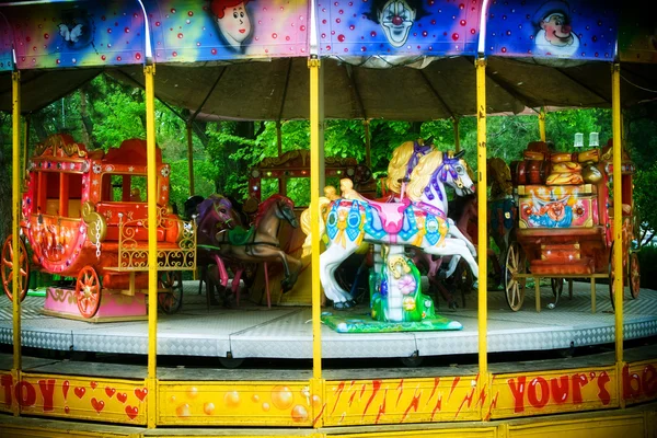 Carousel in themepark — Stock Photo, Image