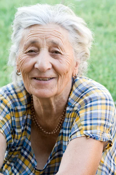 Heureuse femme âgée — Photo