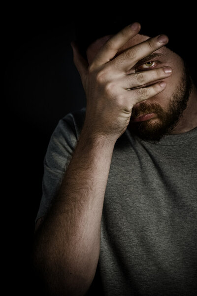 Застенчивый таинственный человек
