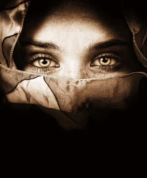 Ojos sensuales de mujer misteriosa Imagen de archivo