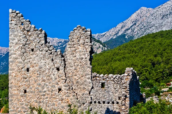 Starověké zřícenina hradu — Stock fotografie