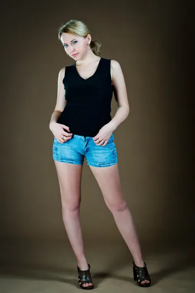 Kvinne i shorts – stockfoto