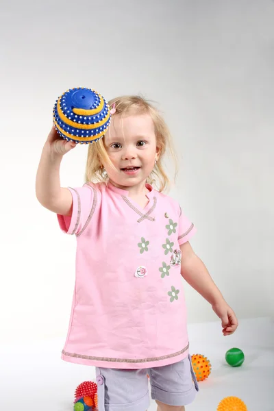 Девочка и мячи — стоковое фото