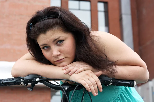 소녀와 자전거 — 스톡 사진