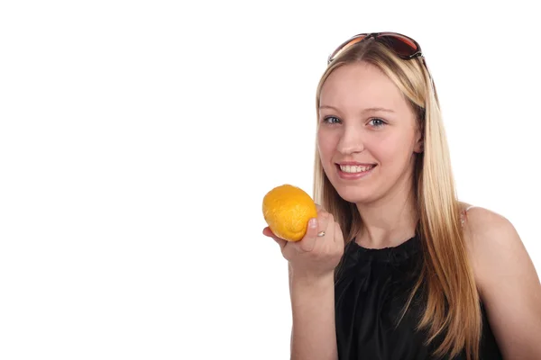 Дівчина з лимоном — стокове фото