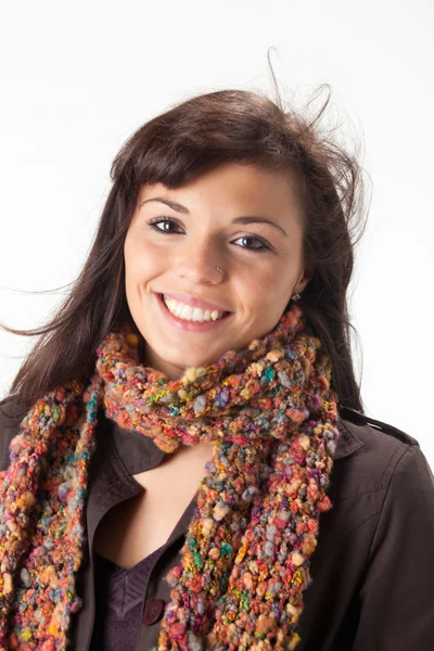 Bir eşarp ile mutlu bir kadın — Stok fotoğraf